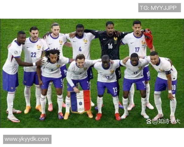 20世纪足球13号球星的传奇与荣耀：从贝利到齐达内的风采演绎