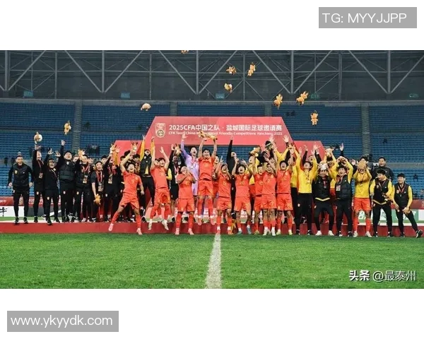 国足球星签字仪式盛况引关注 球迷热议未来发展与新起点 国足球星签字仪式盛况引关注 球迷热议未来发展与新起点